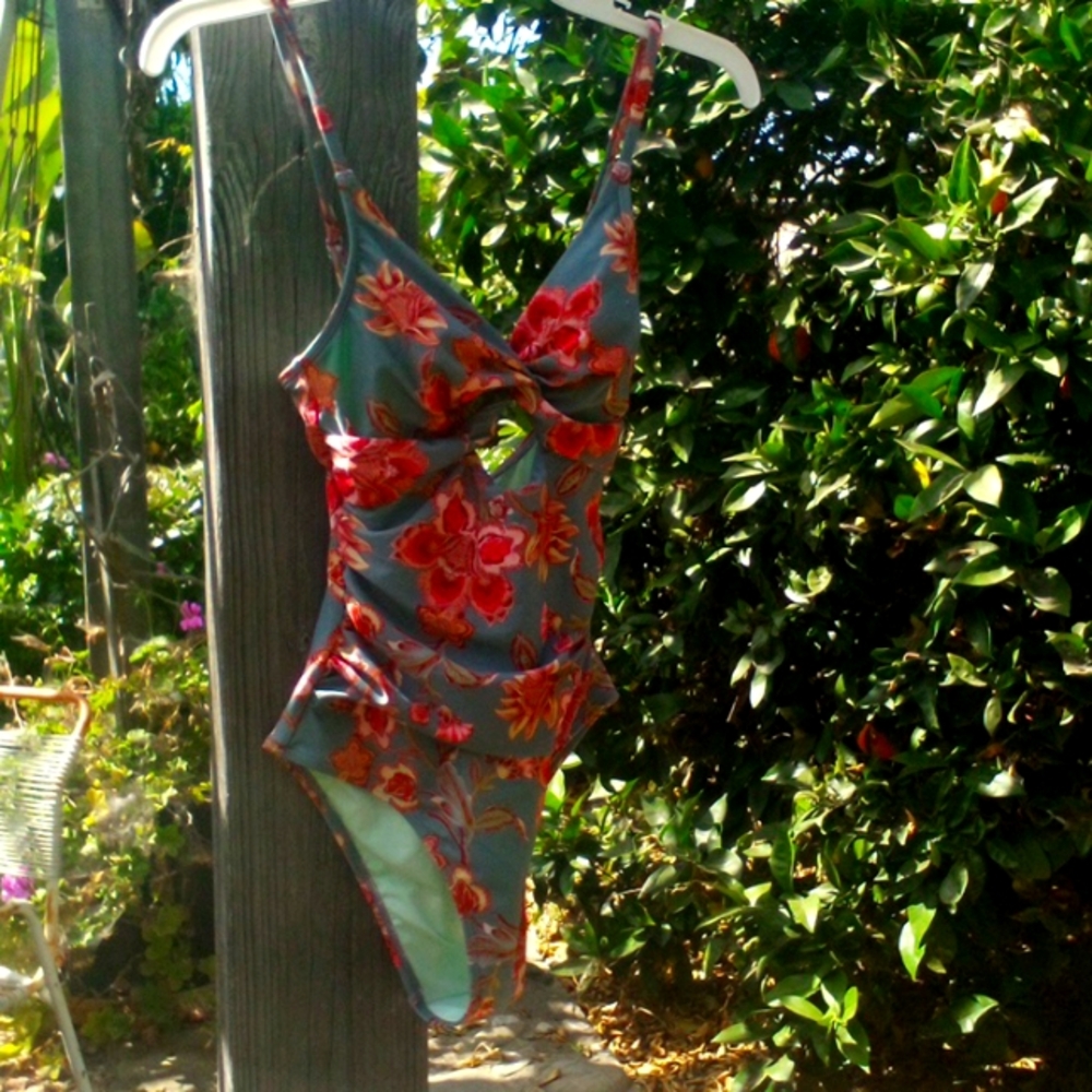NWT🩱Cupshe Floral one piece